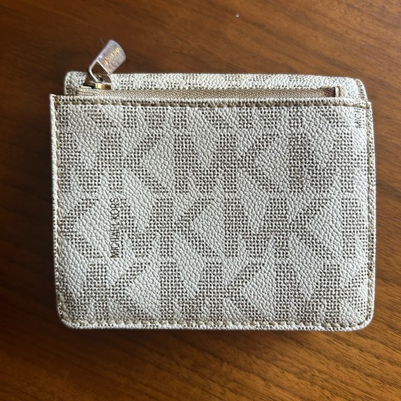 ‼️BF SALE!‼️Michael Kors Jet Set Signature Purse and Wallet Set - Picture 3 of 15